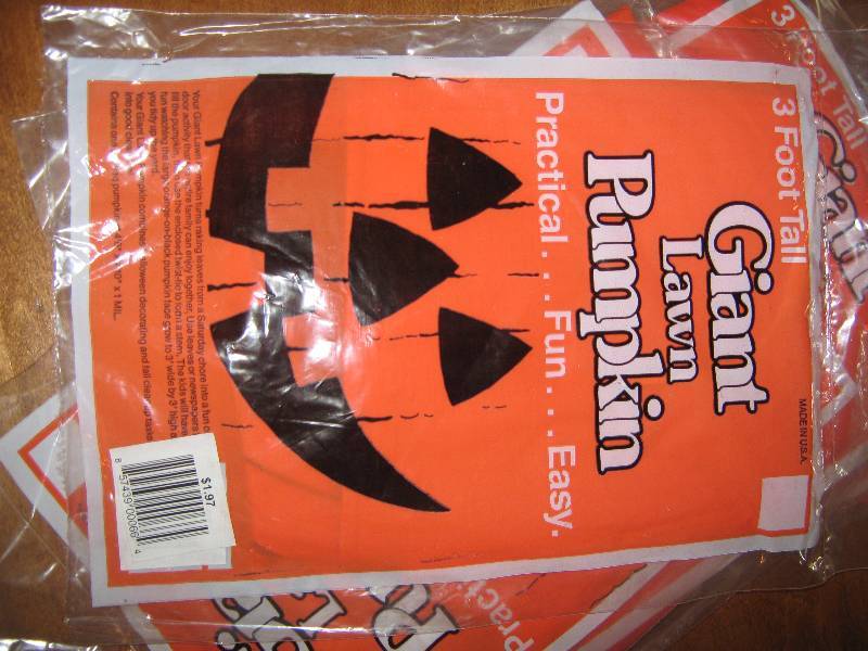 lot 5029 image: 40 ct lot of Giant Lawn Pumpkin Leaf bags (2 per package, 80 bags total)