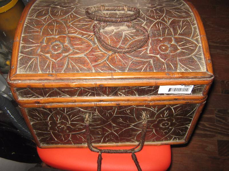 lot 5053 image: Wooden Picnic Box 15 x 12 x 10