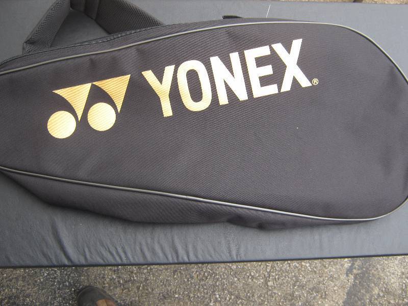 lot 5059 image: Yonex Basics Series racket Bag 732EX