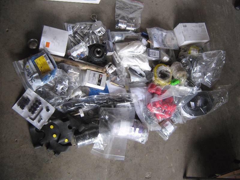 lot 5120 image: Large lot of general merchandise for resale