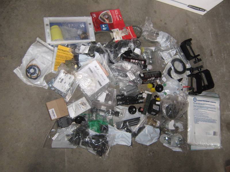 lot 5122 image: Large lot of general merchandise for resale
