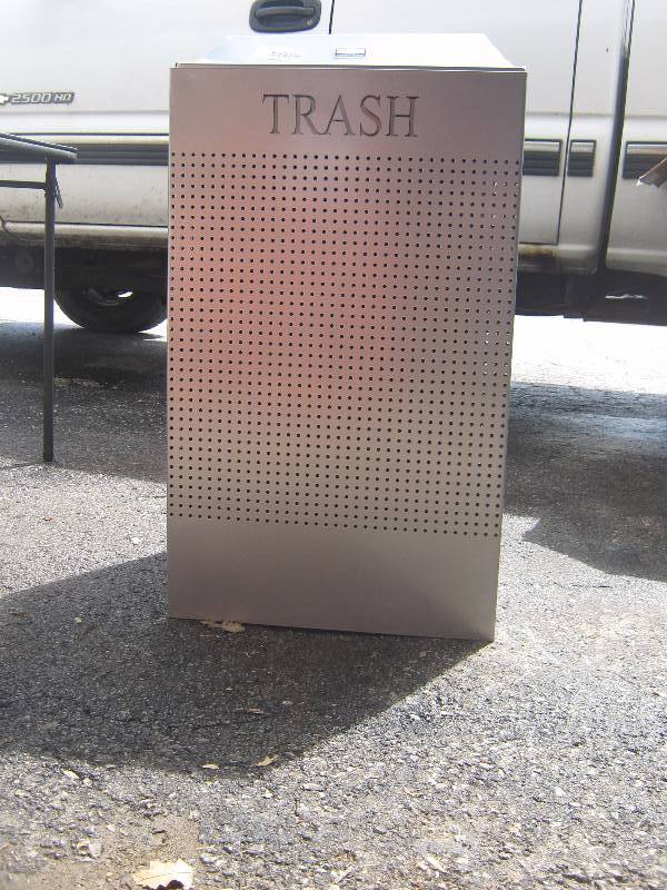 lot 5133 image: Rubbermaid Metal trash can, heavy gauge steel, hinged top, removable plastic bin 29 gallon cap. 33 tall 16 x 16