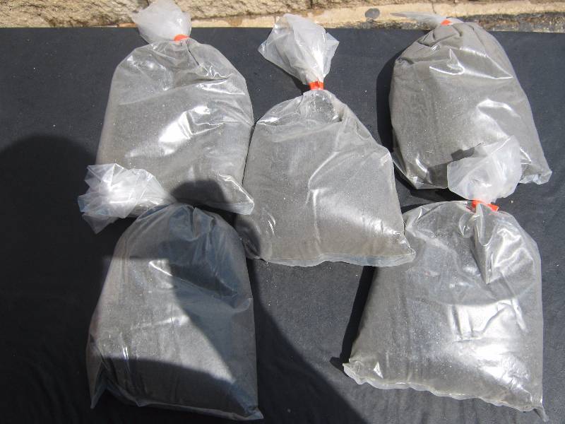 lot 5149 image: 25 lbs Silica Sand dark gray black for outdoor ashtrays