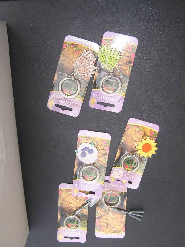 lot 5157 image: 190 ct. lot gardeners assortment key chains Hillman flowers and garden tools