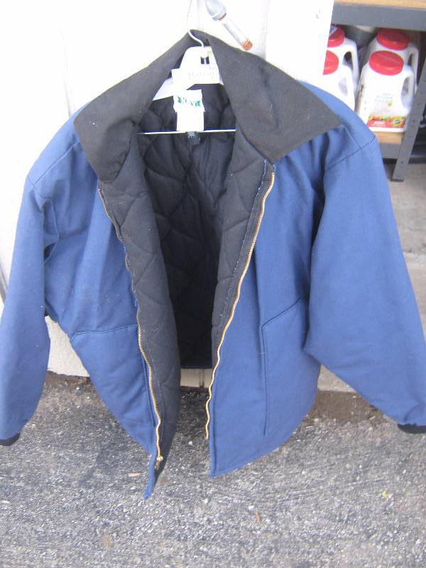 lot 5224 image: Mens Regular Blue Key Quilted black lining