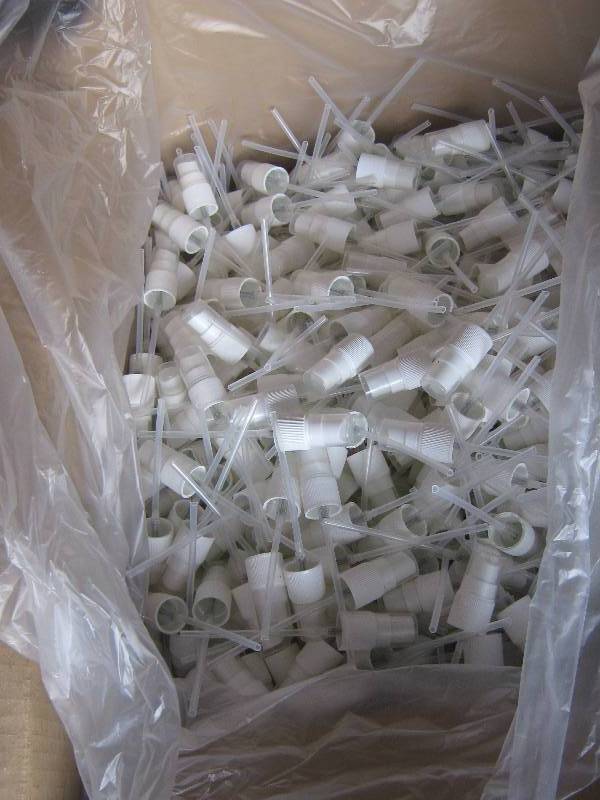 lot 5278 image: 1 case Seaquist Perfect pump sprayer caps 5-12 long approx. 1400 in case