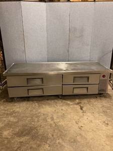 lot 1586 image: 86 true chef base Refrigerated Equipment Stand