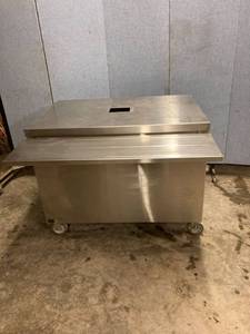 lot 1587 image: Nice Duke all Stainless steel table on casters with tray shelf