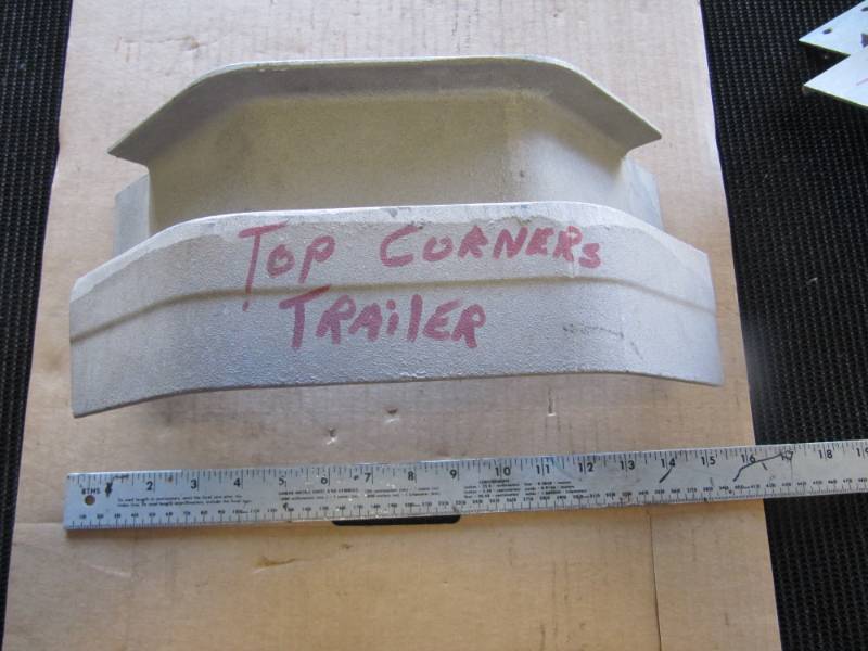 lot 1057 image: 2 NEW Top Trailer corners