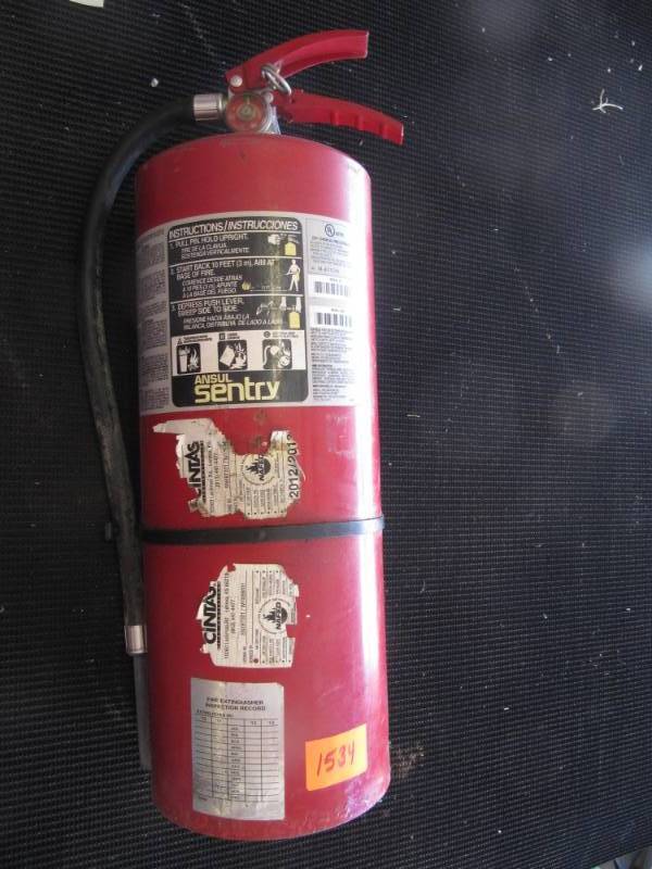 lot 1534 image: 31 Lb Fire Extinguisher Fully charged