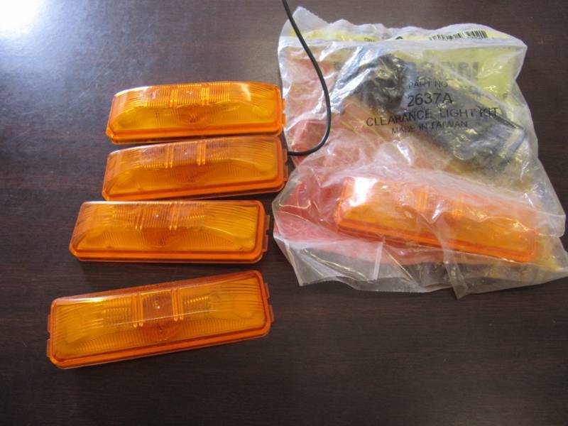 lot 1814 image: 5  NEW 4 Amber trucktrailer marker lights