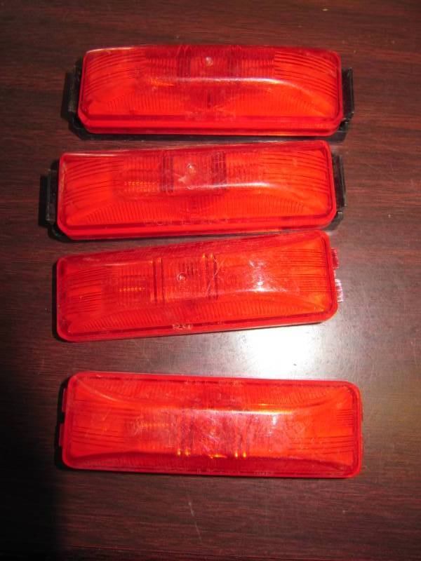 lot 1815 image: 4 NEW Red trucktrailer 4 marker lights