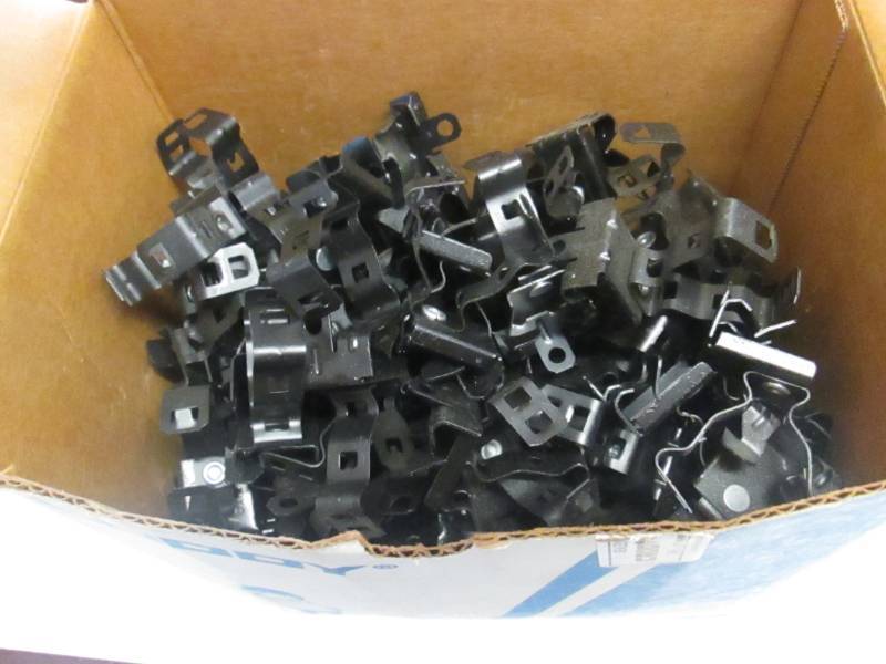 lot 1880 image: 100 PCS of 812M24 Universal clamp & conduit clips