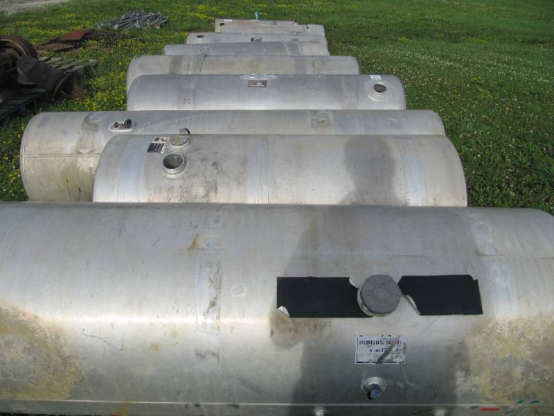 lot 1025 image: Lot of 9 Diesel Aluminum fuel tanks