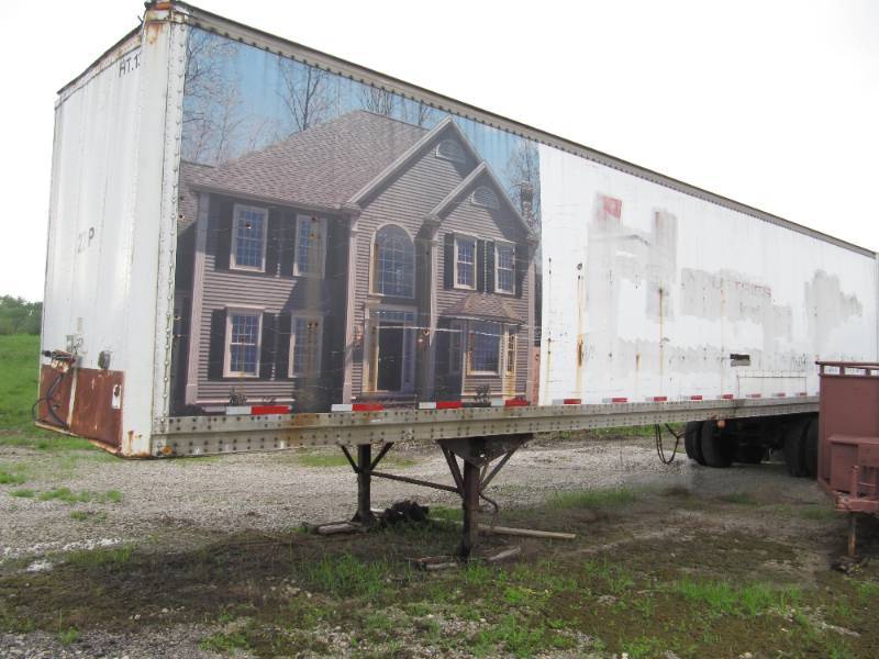 lot 1022 image: Strick Storage Trailer -ALL CONTENT INCLUDED - FULL OF TRUCK PARTS
