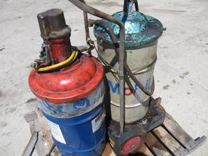 lot 4085 image: Air Grease Gun With Grease and  90 WT Gear Lube with Pump