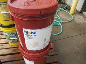 lot 4087 image: 5 Gallons of Mobil DTE 25