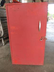 lot 5040 image: RED HANGING METAL TOOL SIDE BOX 10D X 18W X 32T