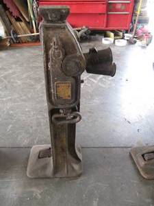 lot 5044 image: MEDIUM RAILROAD JACK 28 TO APPROX 38 INCHES