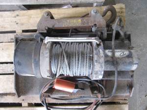 lot 1004 image: RAMSEY WINCH - 5,000 LB CAPACITY-  FOR PICK UP OR TRAILER