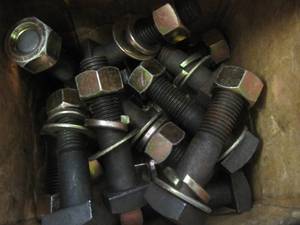 lot 1645 image: 64 PCS.  16 EA. OF BOLT, NUT, WASHER, AND LOCK WASHER   E8   1-8X4 12