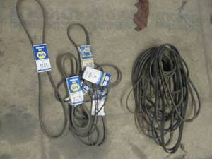 lot 4997 image: ASSORTMENT OF 26 AUTO & TRUCK BELTS INCLUDES 6 NAPA BELTS