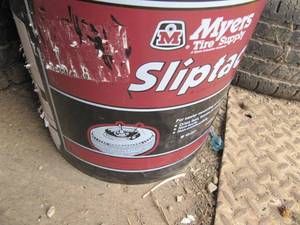 lot 5000 image: 5 Gallons of Myers Tire Sliptac used For Mounting and Dismounting Tires