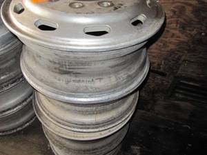 lot 5015 image: Lot of 4 X24.5 Alum Wheels -Just need polished