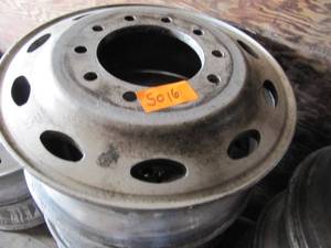 lot 5016 image: Lot of 4 X24.5 Alum Wheels -Just need polished