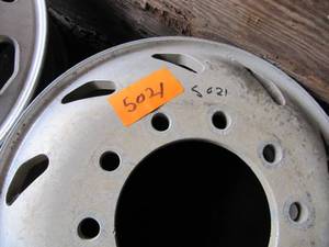 lot 5021 image: Lot of 1  X 22.5 Alum Wheels -Just need polished