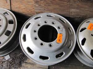 lot 5022 image: Lot of 1  X 24.5 Alum Wheels -Just need polished