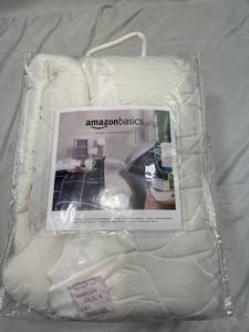 lot 1076 image: Mattress pad- Full size- polyester