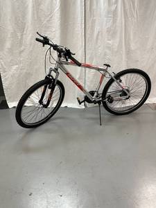lot 1080 image: Huffy Hardtail Mountain Bike, Escalate 24-26 Inch 21-speed  SEE DESCRIPTION 