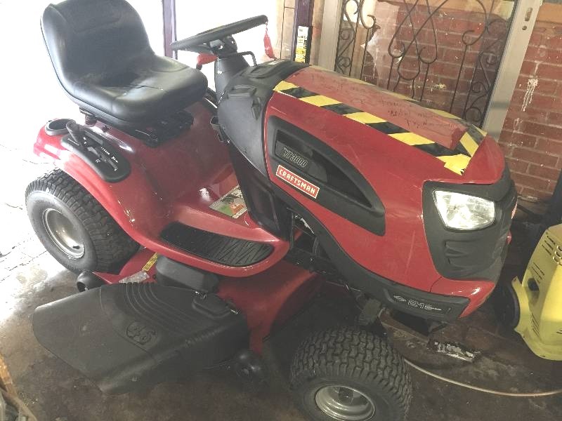 lot 7150 image: Craftsman 46 In. 21hp Briggs & Stratton Turn Tight Hydrostatic Yard Tractor