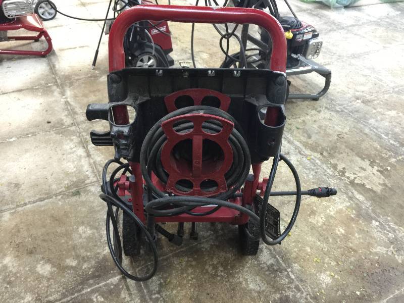 Craftsman 2550 MAX PSI, 2.3 MAX GPM, Briggs & Stratton Powered Pressure