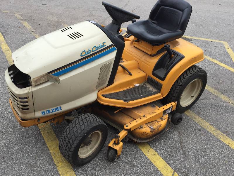 lot 7185 image: CUB CADET HSD2184 GARDEN TRACTOR-  18 HP KOHLER, SHAFT DRIVEN HYDRO STATIC