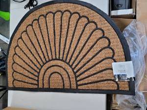lot 1652 image: 24in x 36in doormat