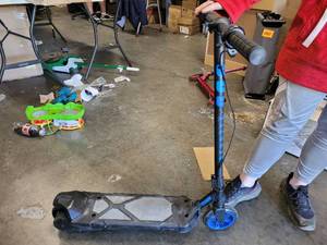 lot 1749 image: Pulse Electric Scooter