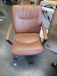 lot 1753 image: Brown Office Chair