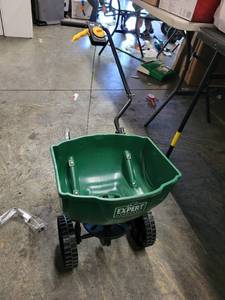 lot 1755 image: Expert Garden Push Seed Spreader