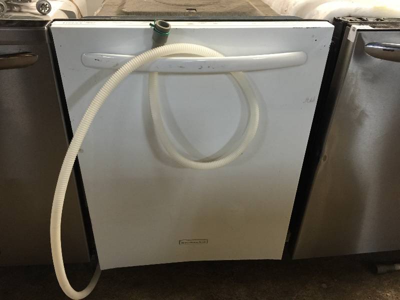 lot 7251 image: KitchenAids Architect Series II Top Control Stainless Steel dishwasher