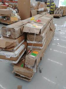 lot 2997 image: Pallet of miscellaneous building materials
