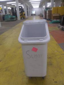 lot 4839 image: Rubbermaid Dry Ingredients Bin Used