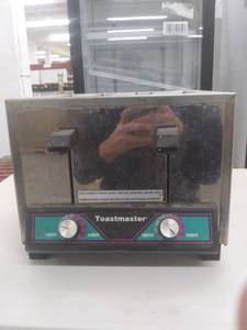 lot 4843 image: Toastmaster 4 slice Toaster Model TP424 Used