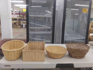 lot 4846 image: Lot Of 4 Bread Baskets