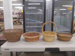 lot 4847 image: Lot Of 4 Bread Baskets
