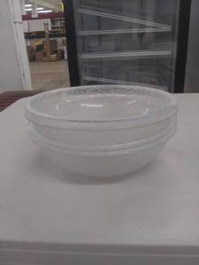 lot 4860 image: 4 Polycarbonate Salad Bowls