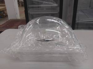 lot 4864 image: 2 Compartment Server With Cover
