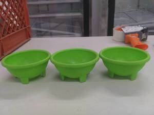 lot 7016 image: 3 Salsa Bowls