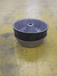 lot 7060 image: 3 Bundt Cake Pans